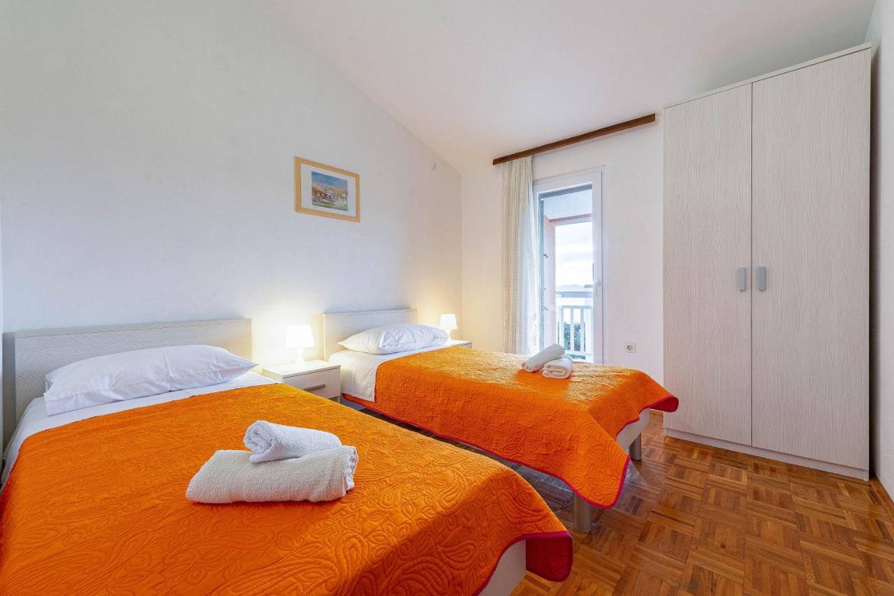 Family Friendly Seaside Apartments Kozino, Zadar - 5749 Petrcane Eksteriør billede
