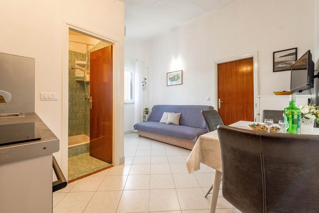 Family Friendly Seaside Apartments Kozino, Zadar - 5749 Petrcane Eksteriør billede