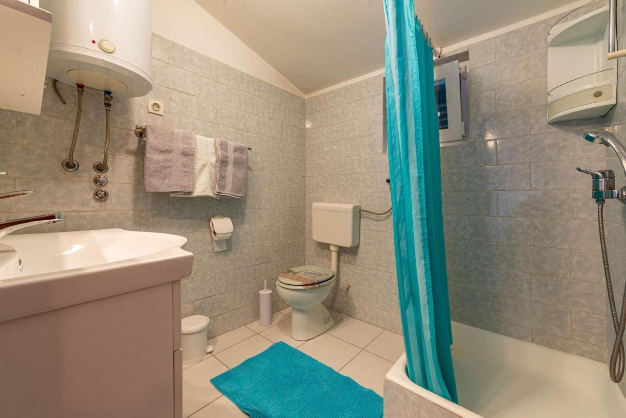Family Friendly Seaside Apartments Kozino, Zadar - 5749 Petrcane Eksteriør billede