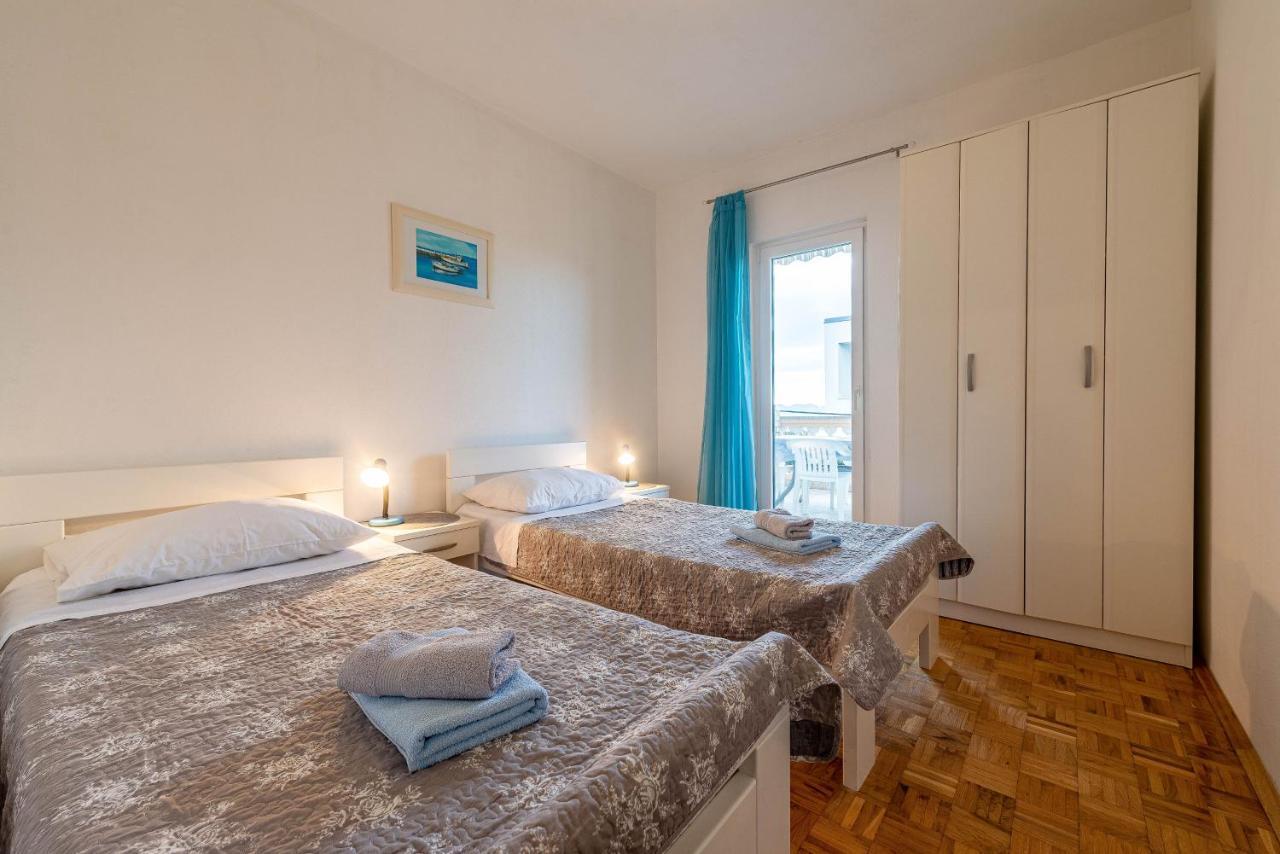 Family Friendly Seaside Apartments Kozino, Zadar - 5749 Petrcane Eksteriør billede