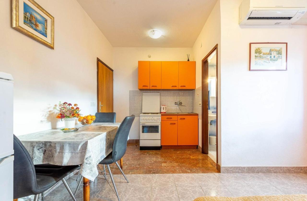 Family Friendly Seaside Apartments Kozino, Zadar - 5749 Petrcane Eksteriør billede