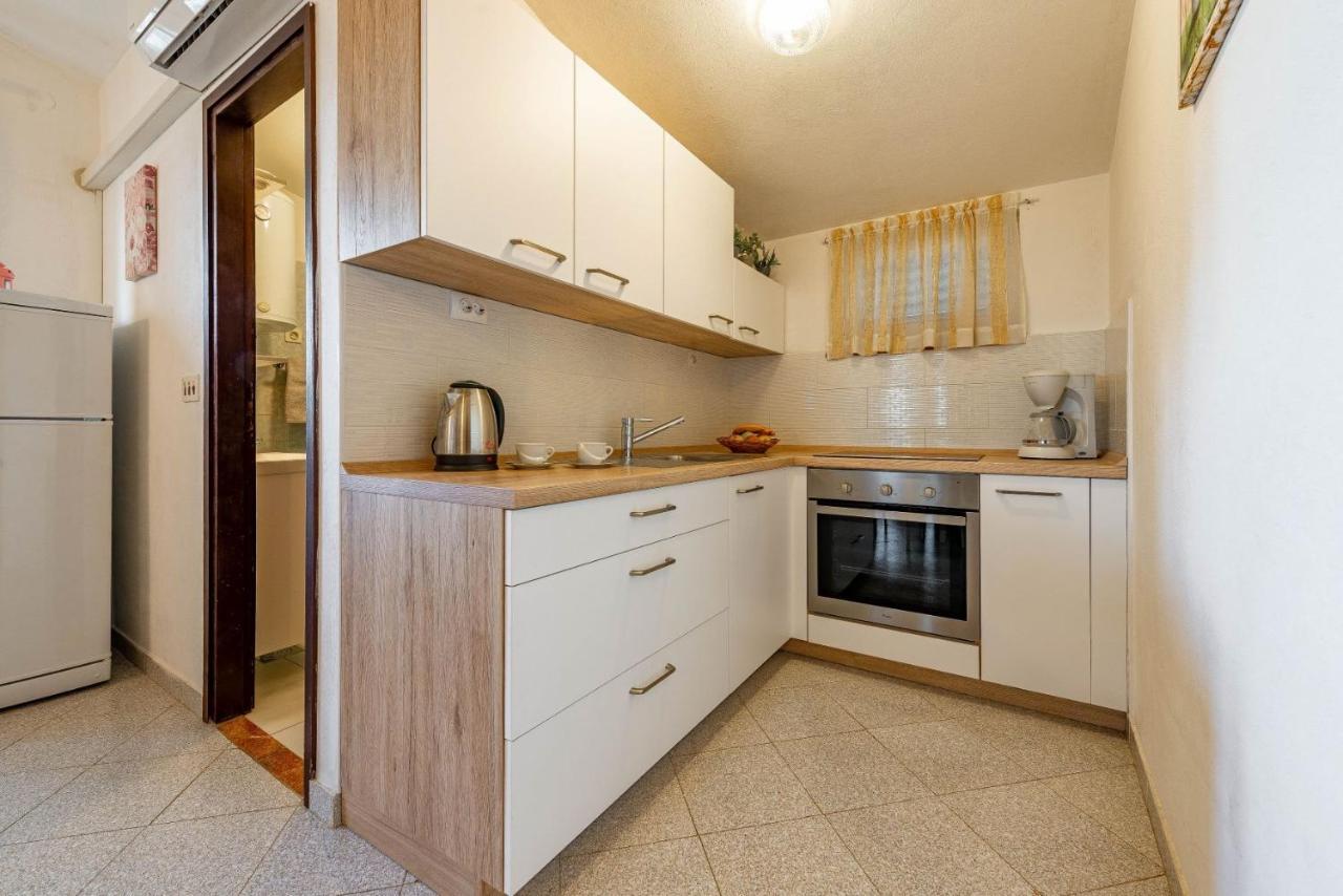 Family Friendly Seaside Apartments Kozino, Zadar - 5749 Petrcane Eksteriør billede
